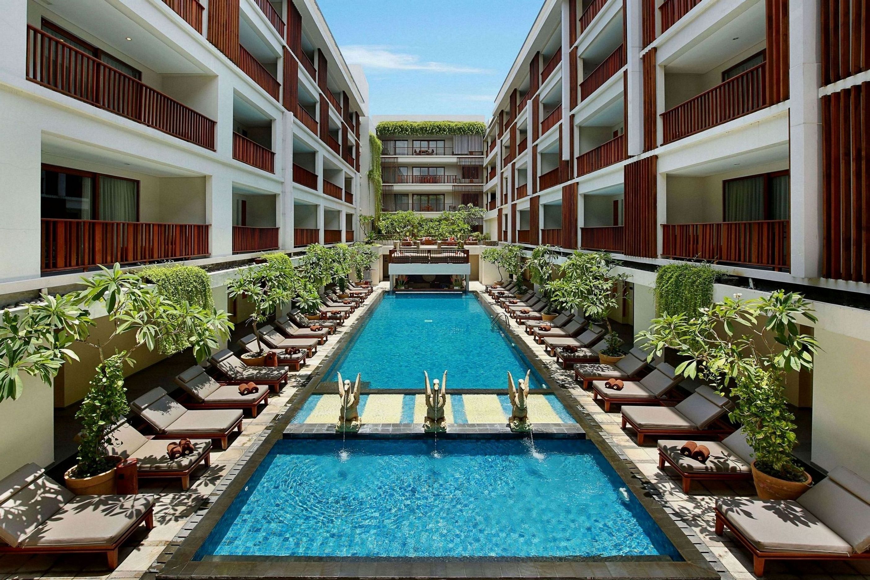 حوض السباحة صورة