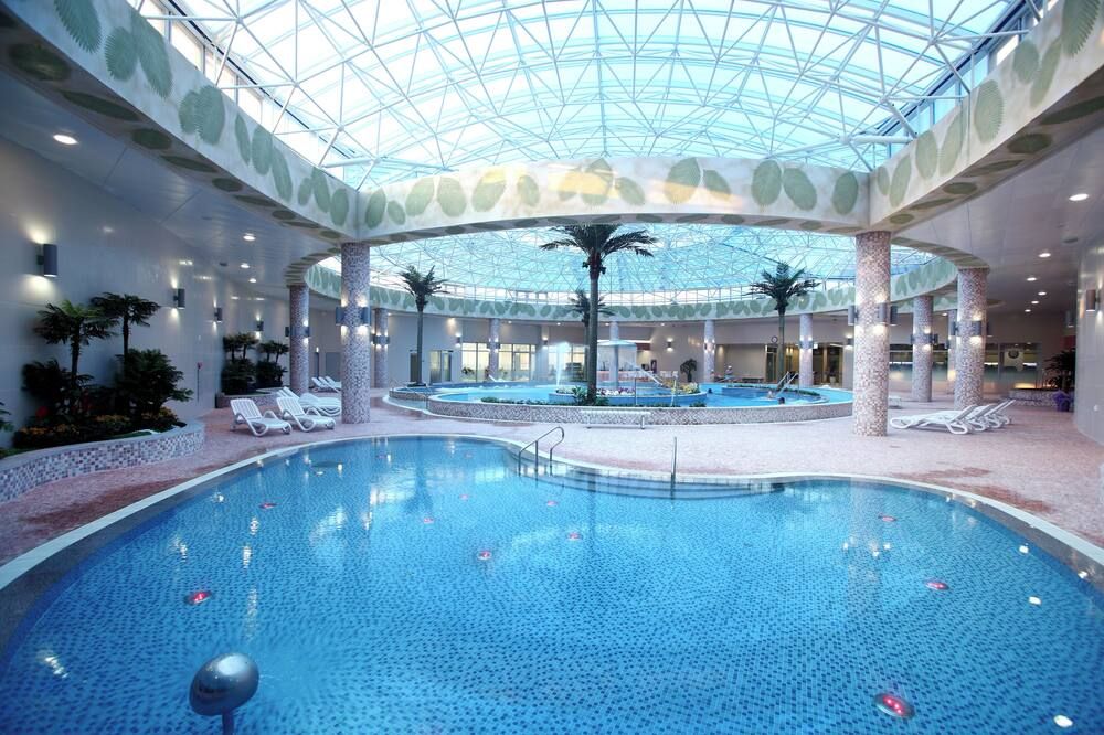 حوض السباحة