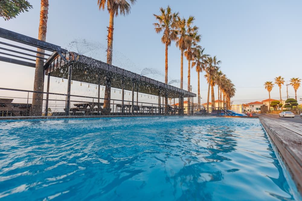 حوض السباحة صورة