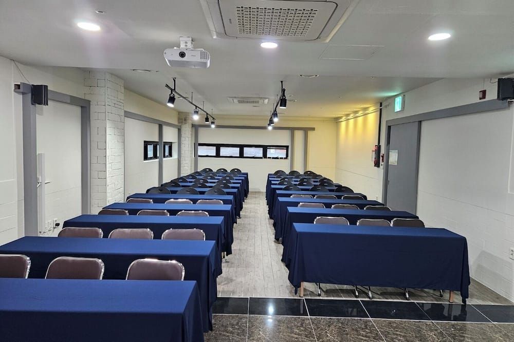 غرفة الاجتماعات