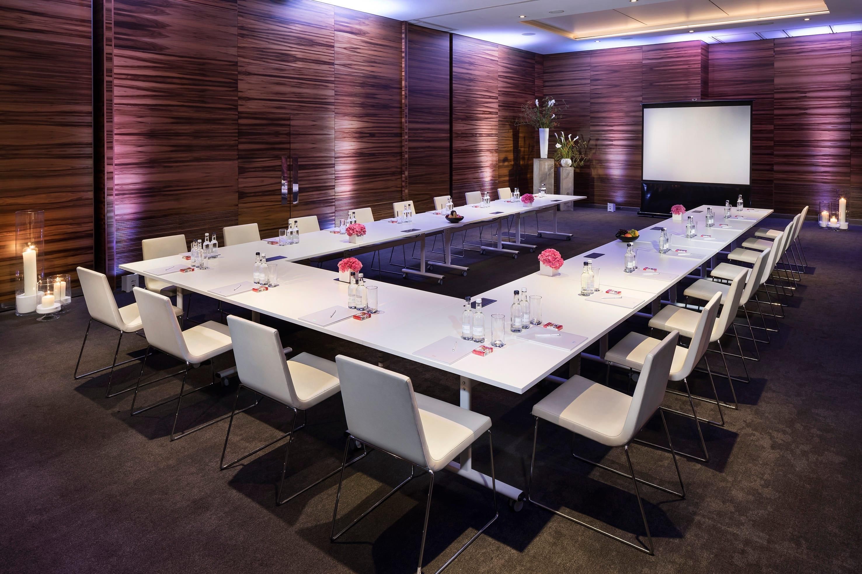 غرفة الاجتماعات