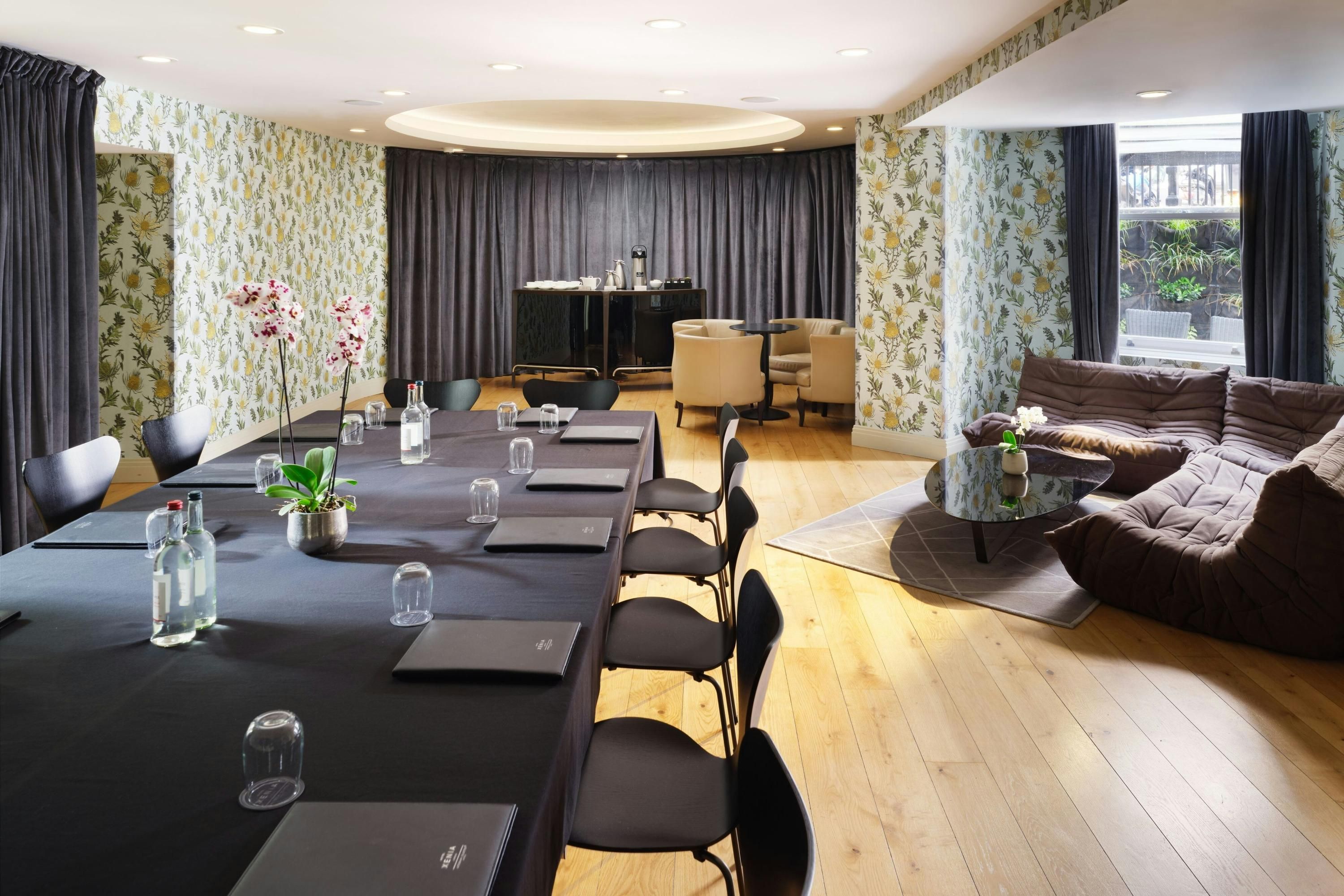 غرفة الاجتماعات