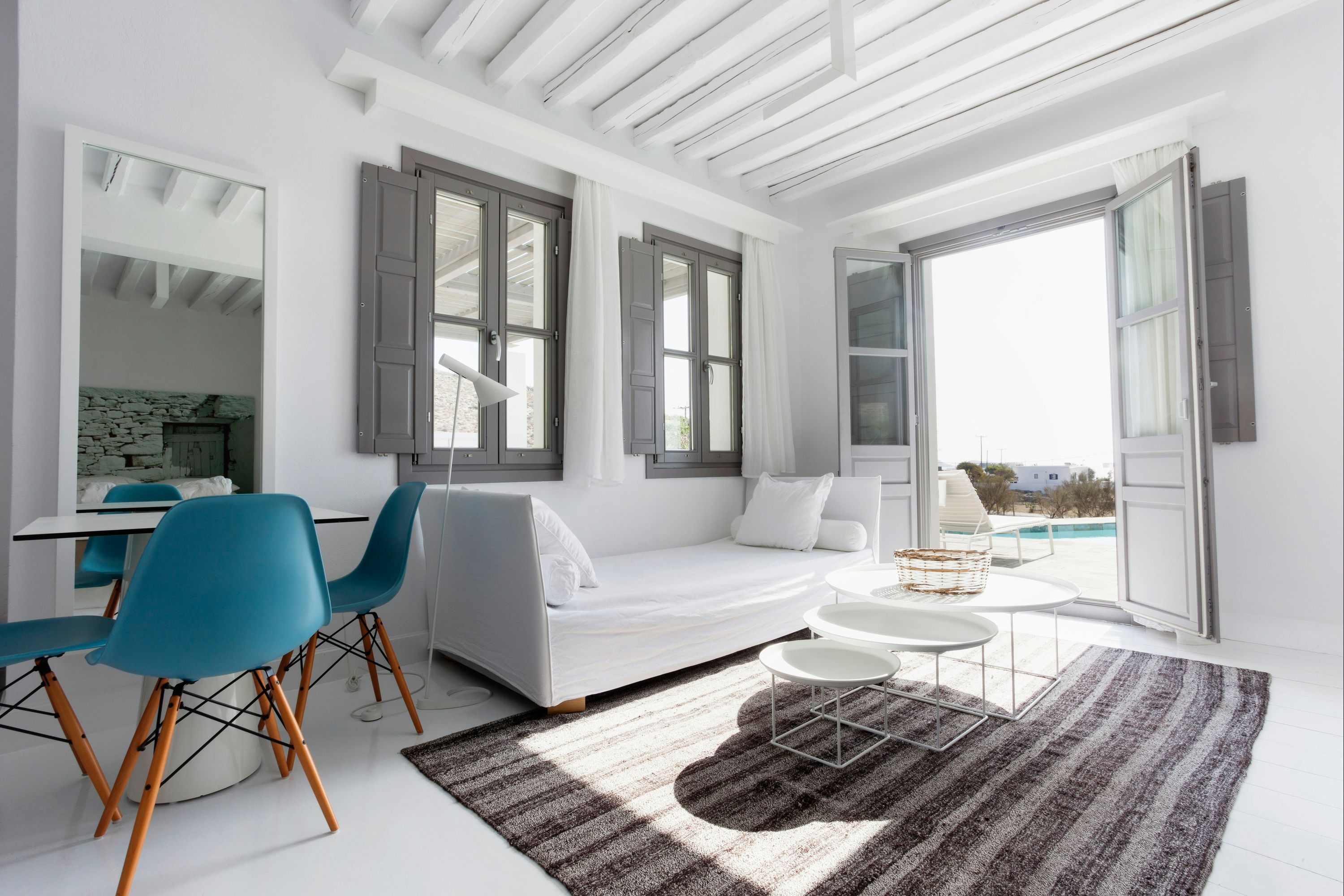 حوض السباحة