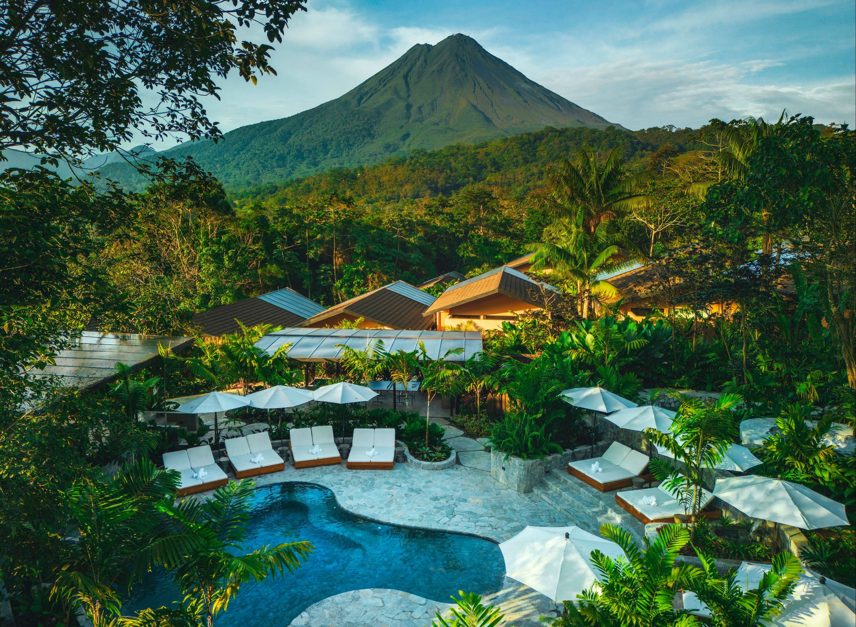 حوض السباحة صورة