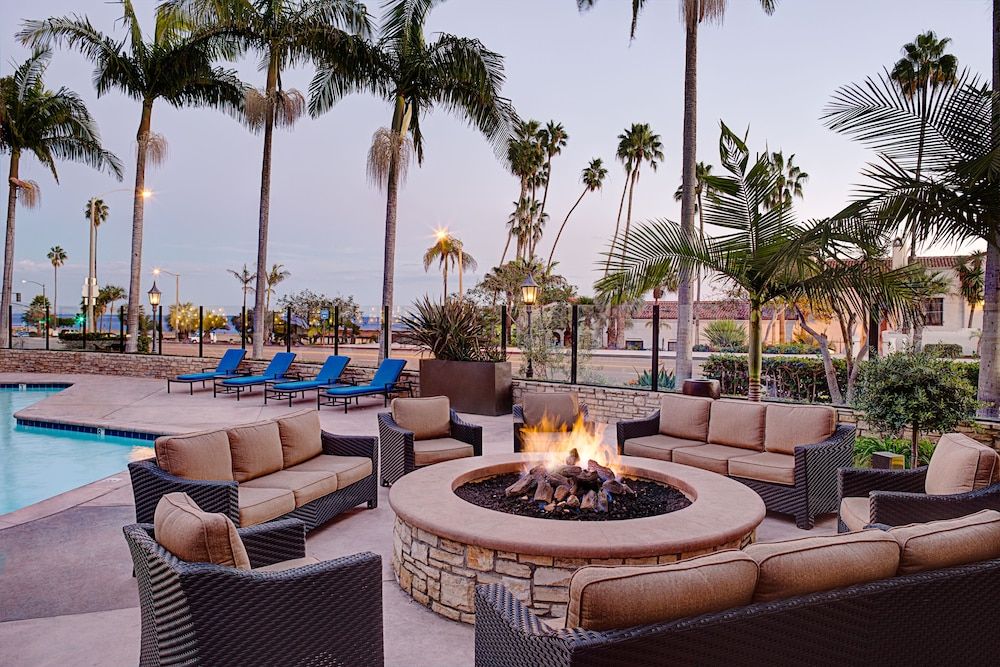 حوض السباحة