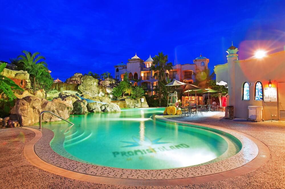 حوض السباحة صورة