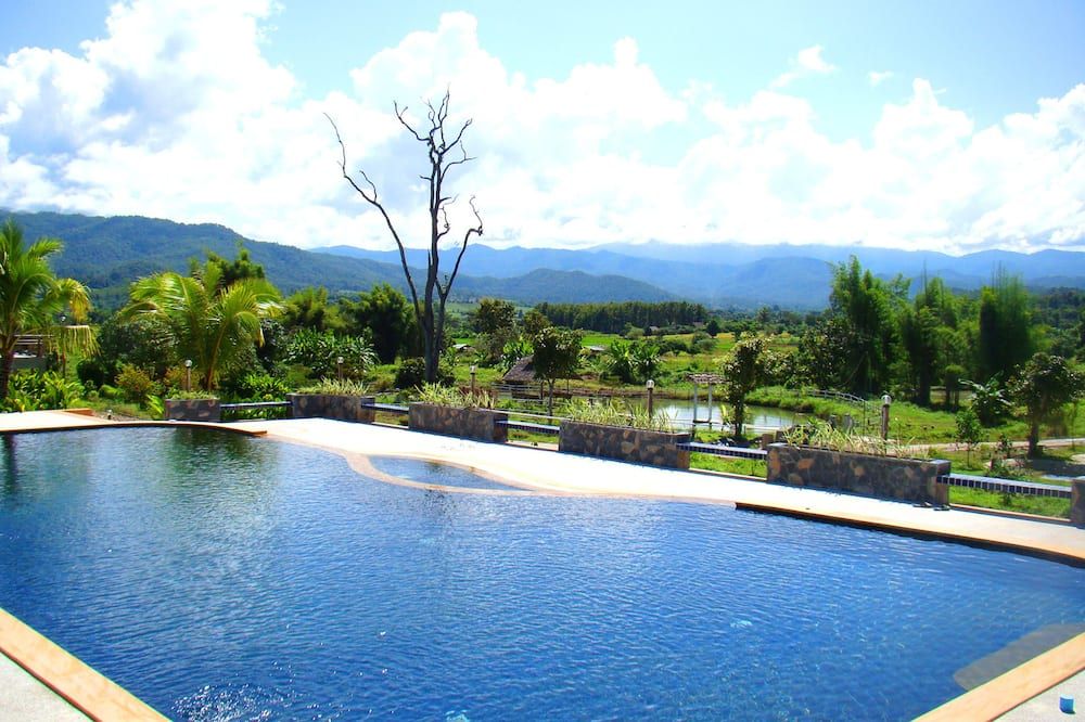 حوض السباحة صورة