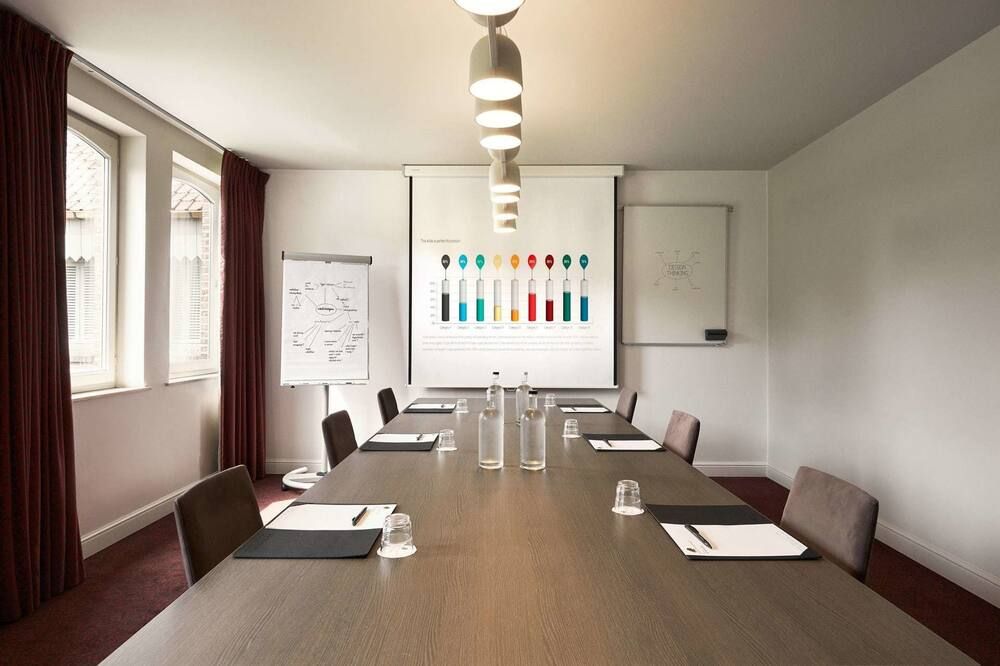 غرفة الاجتماعات