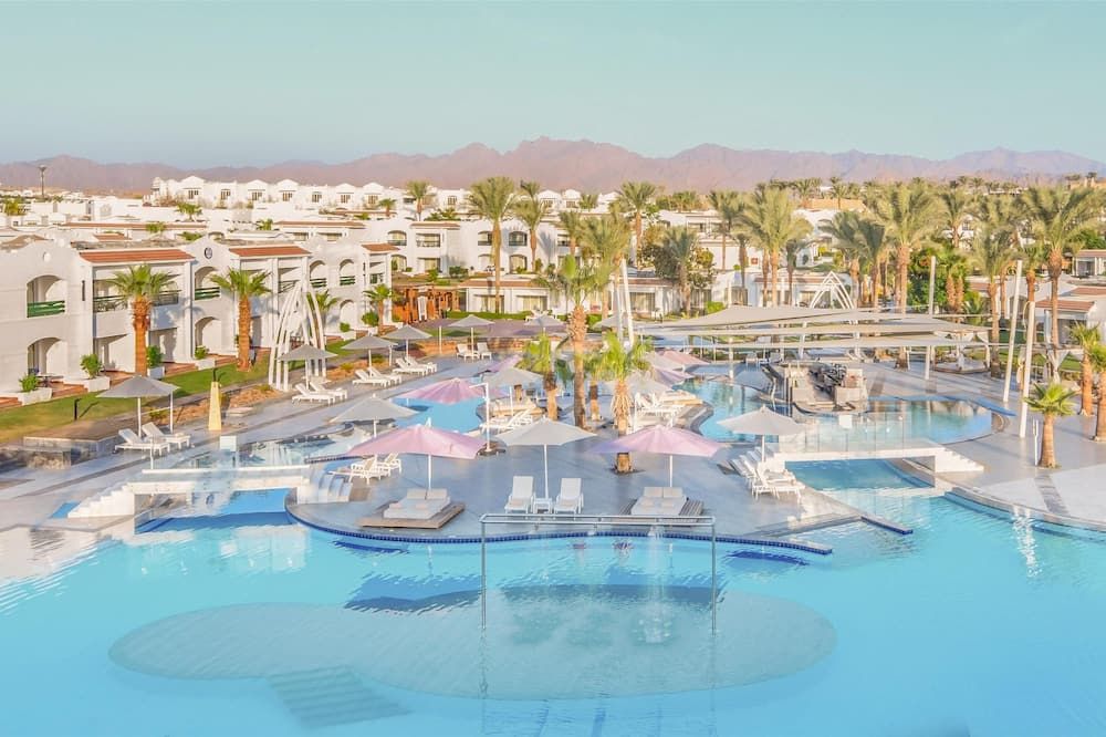 حوض السباحة