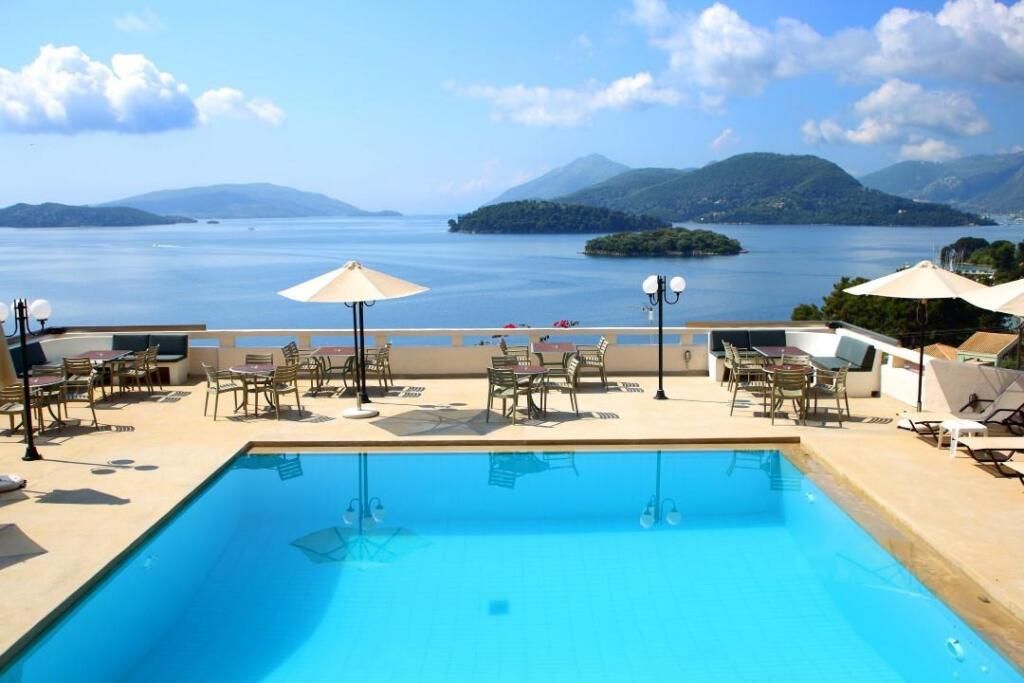 حوض السباحة صورة