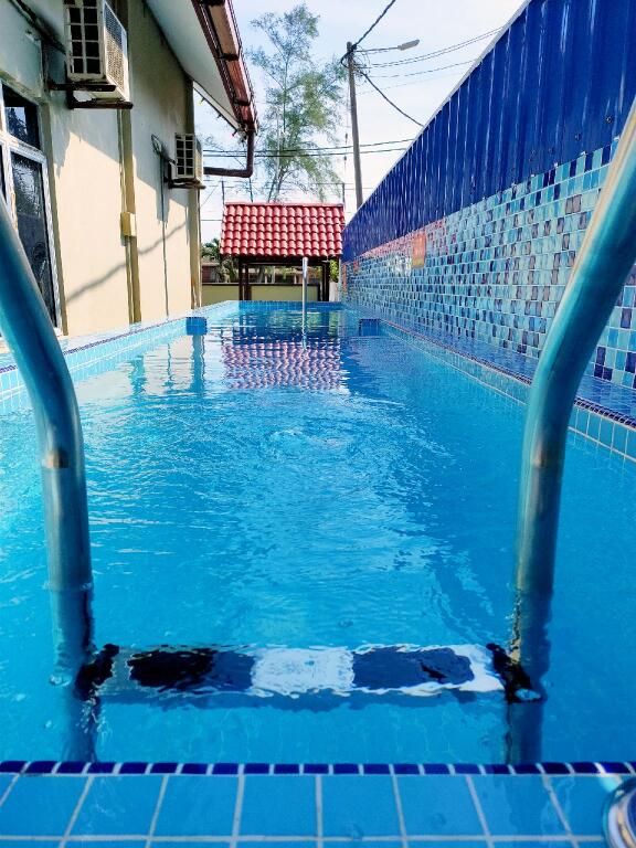 حوض السباحة صورة