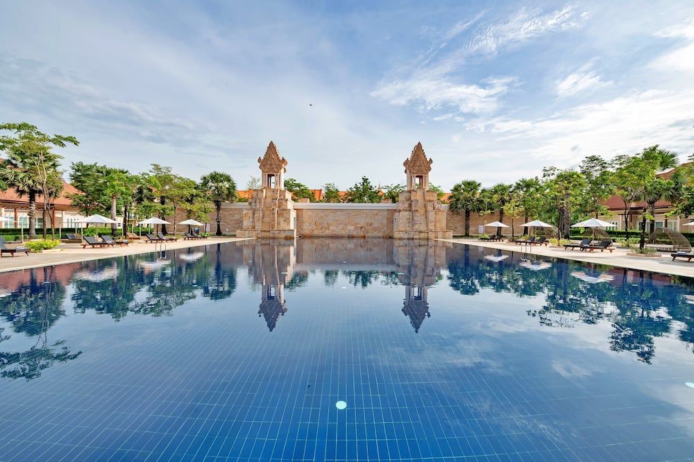 حوض السباحة