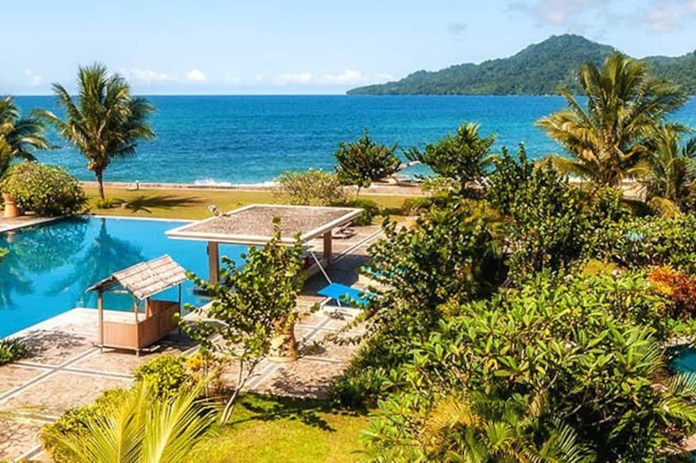 حوض السباحة صورة