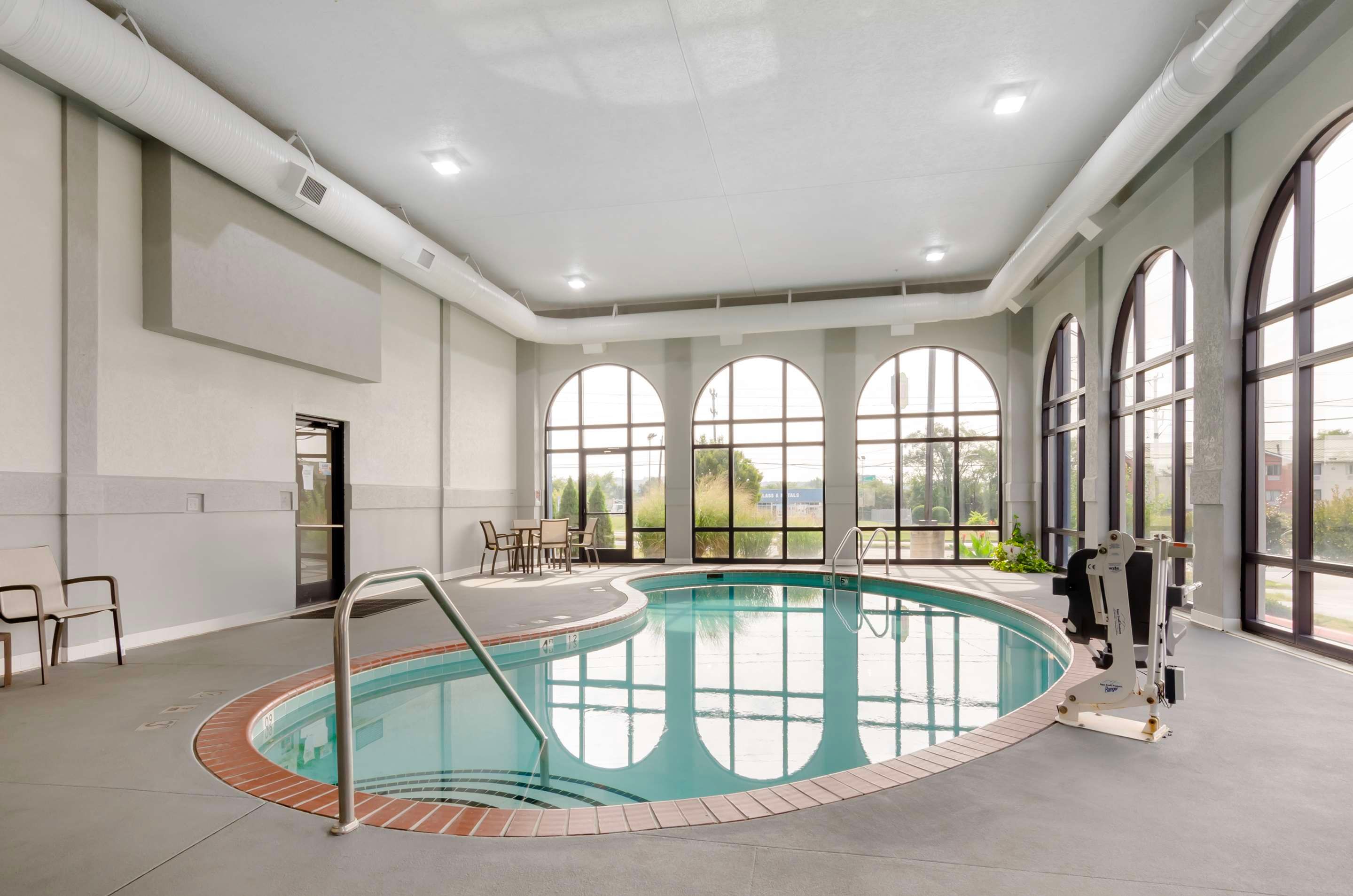 حوض السباحة صورة