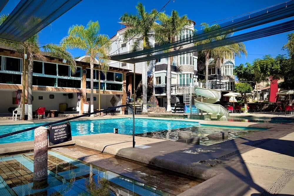 حوض السباحة صورة