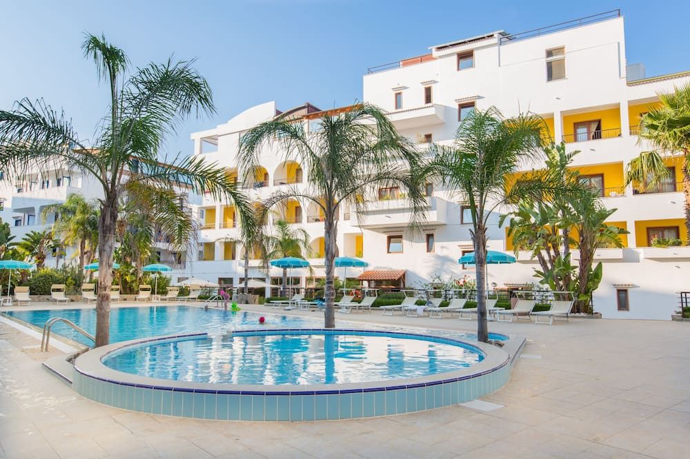 حوض السباحة صورة