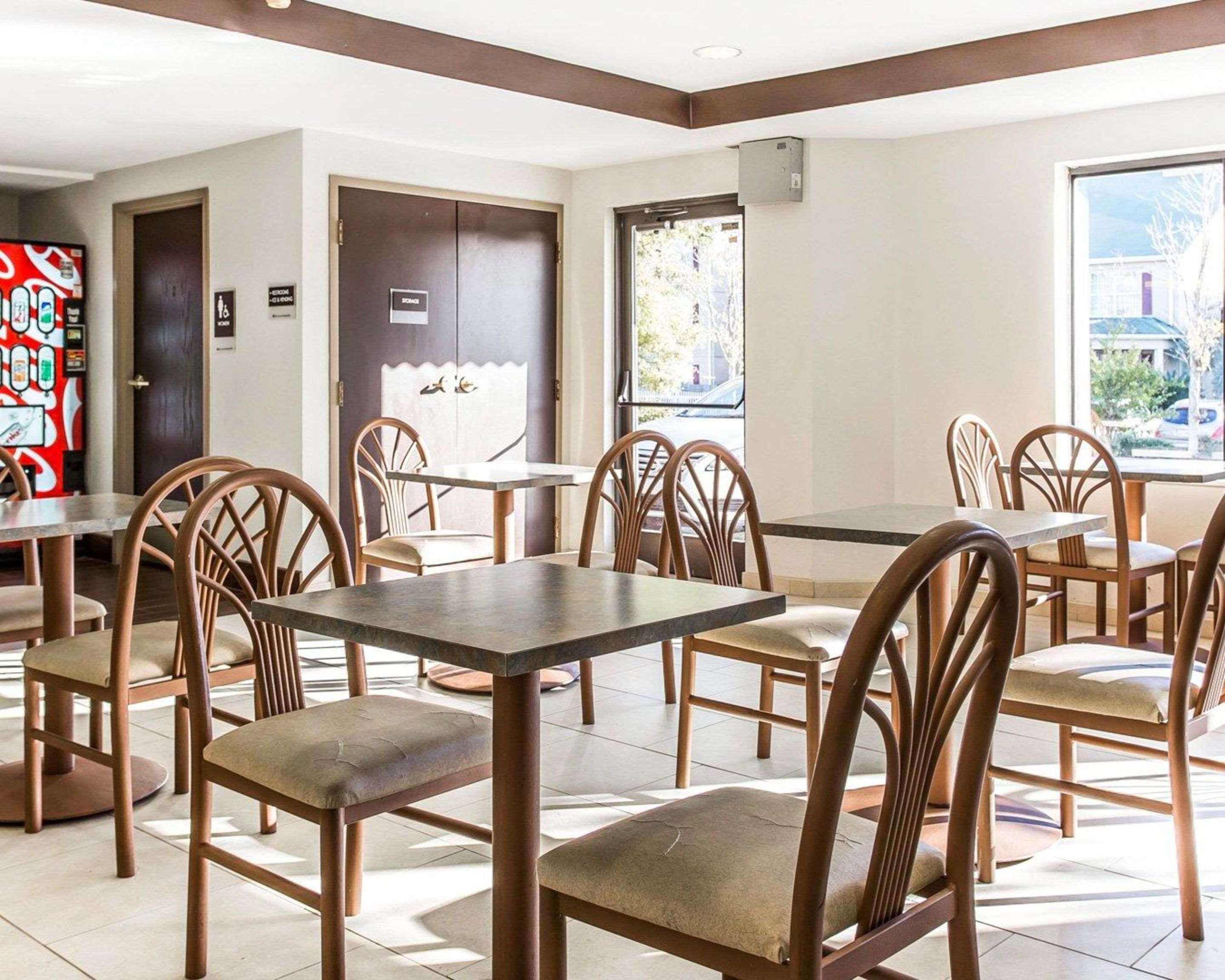 غرفة طعام صورة