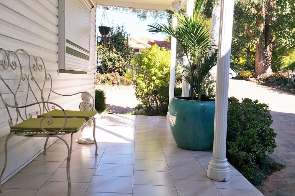 شرفة مرصوفة