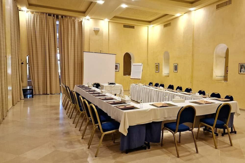 غرفة الاجتماعات