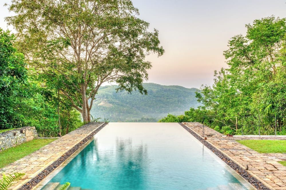 حوض السباحة صورة