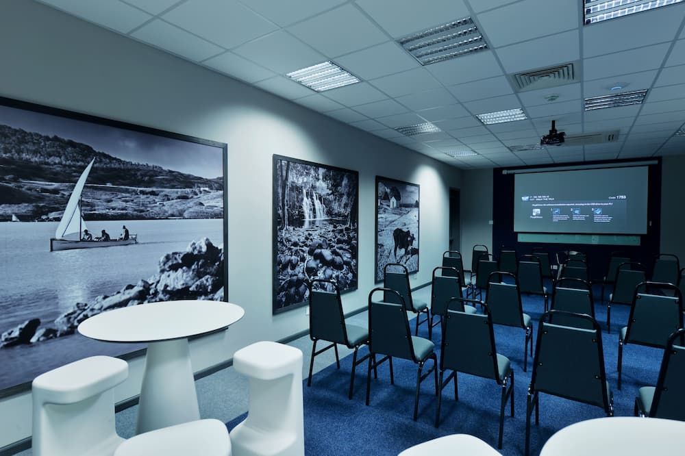 غرفة الاجتماعات