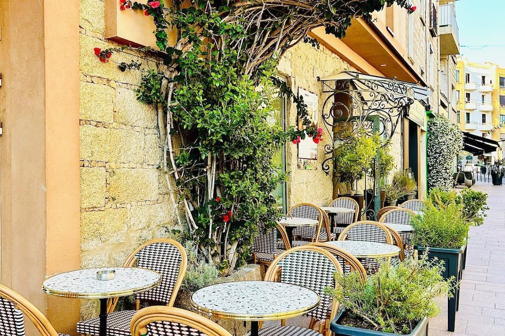 شرفة مرصوفة