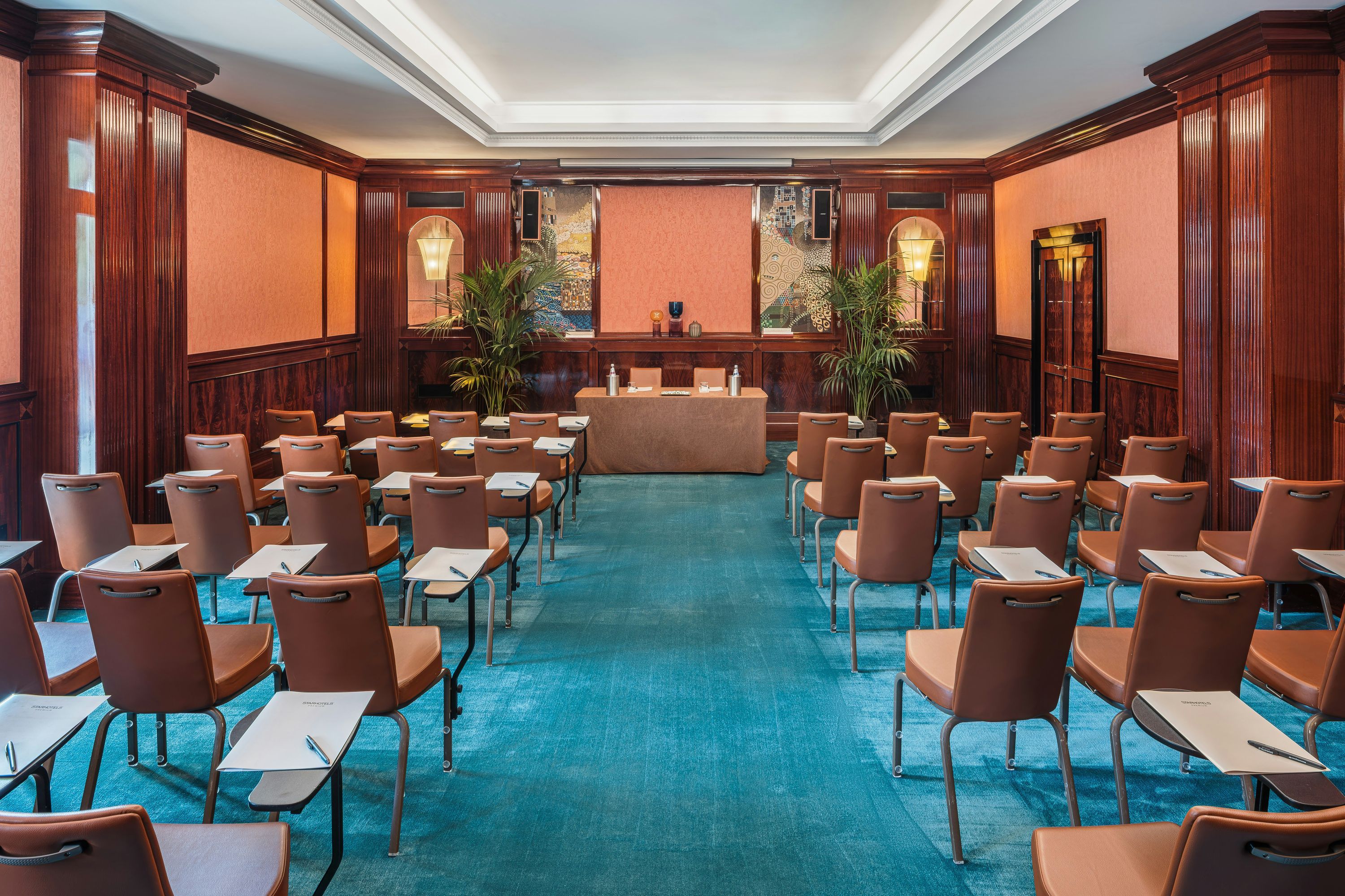 غرفة الاجتماعات