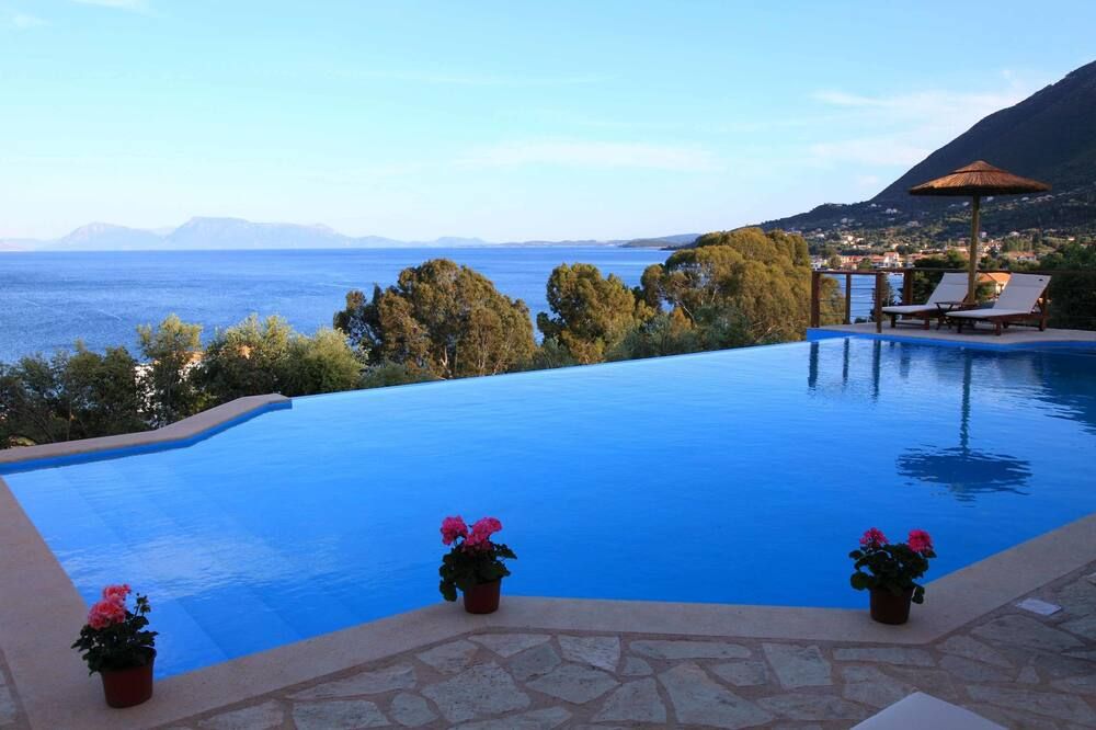 حوض السباحة صورة