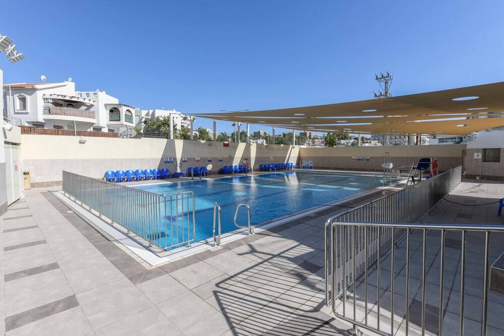 حوض السباحة