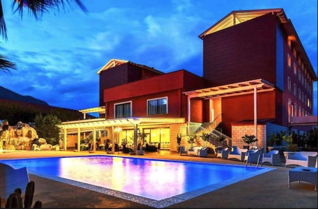 حوض السباحة صورة