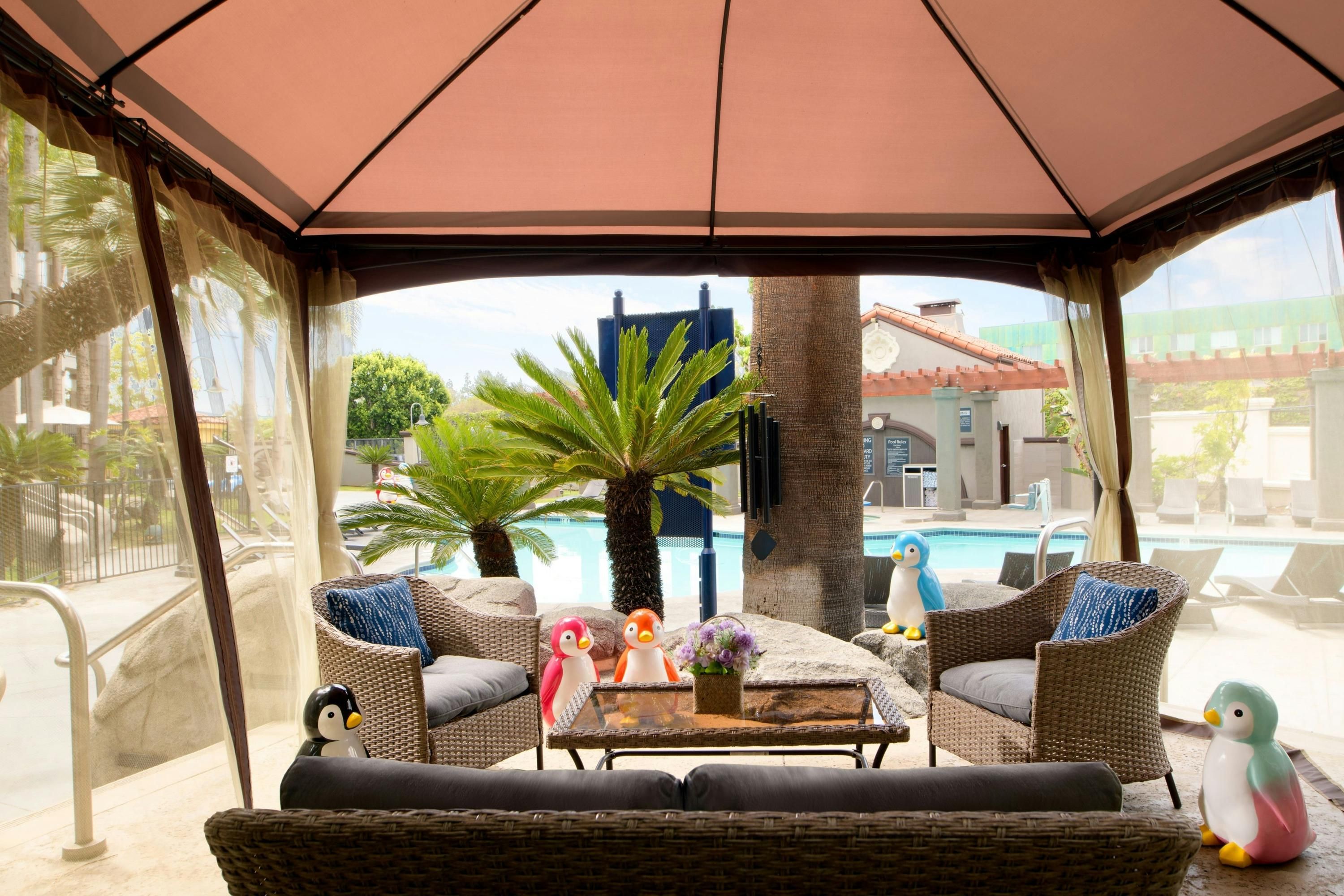 حوض السباحة