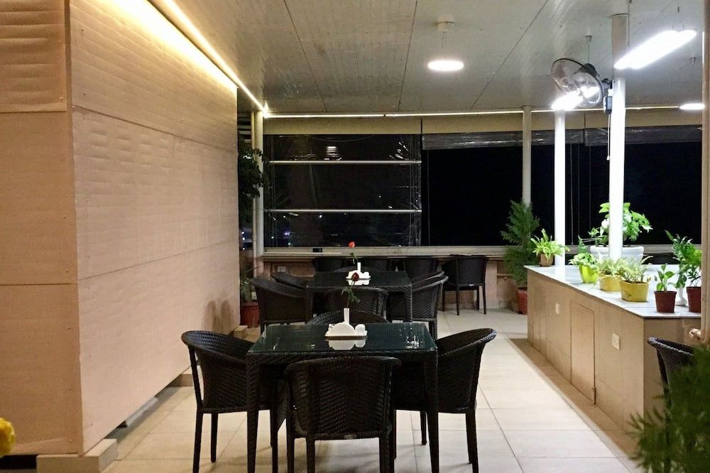 مطعم