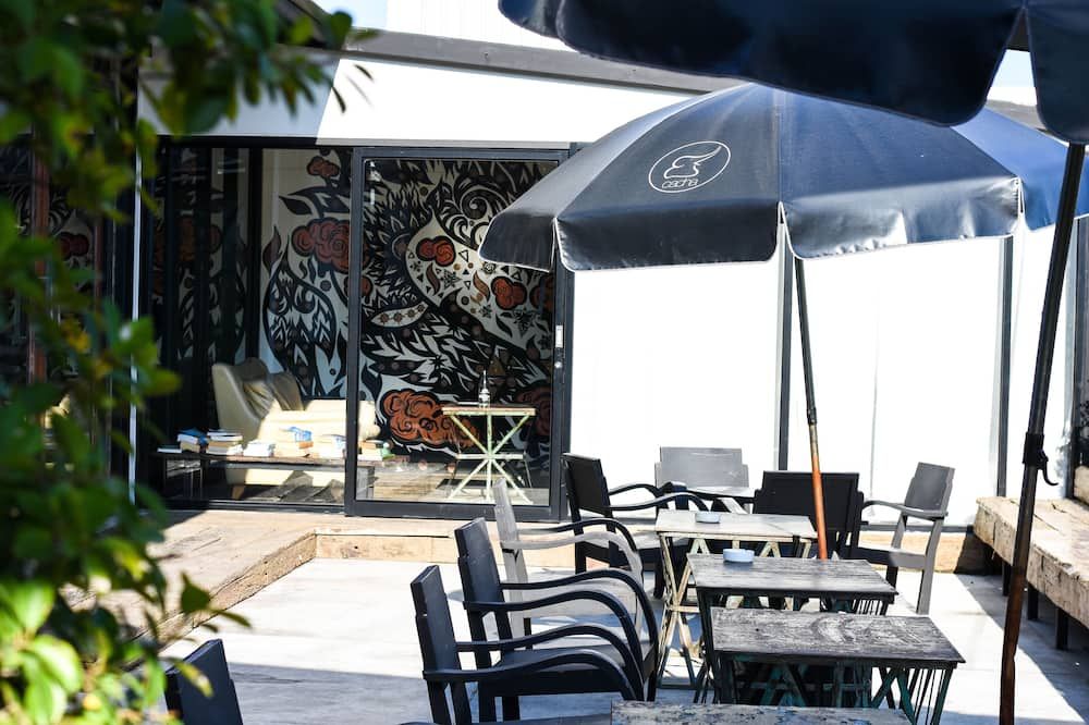 شرفة مرصوفة