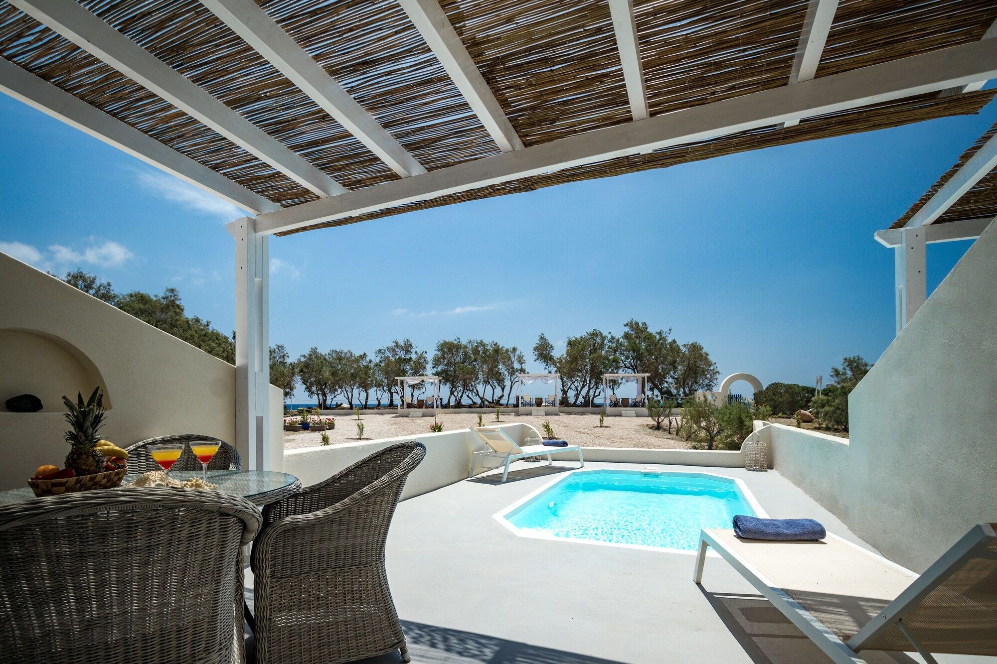 حوض السباحة