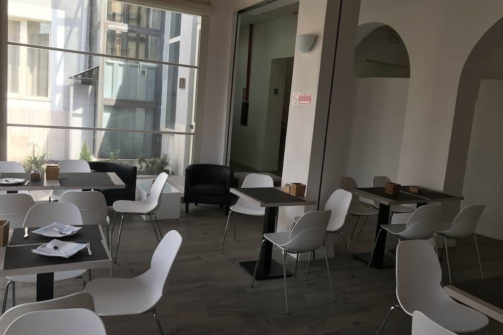 مطعم