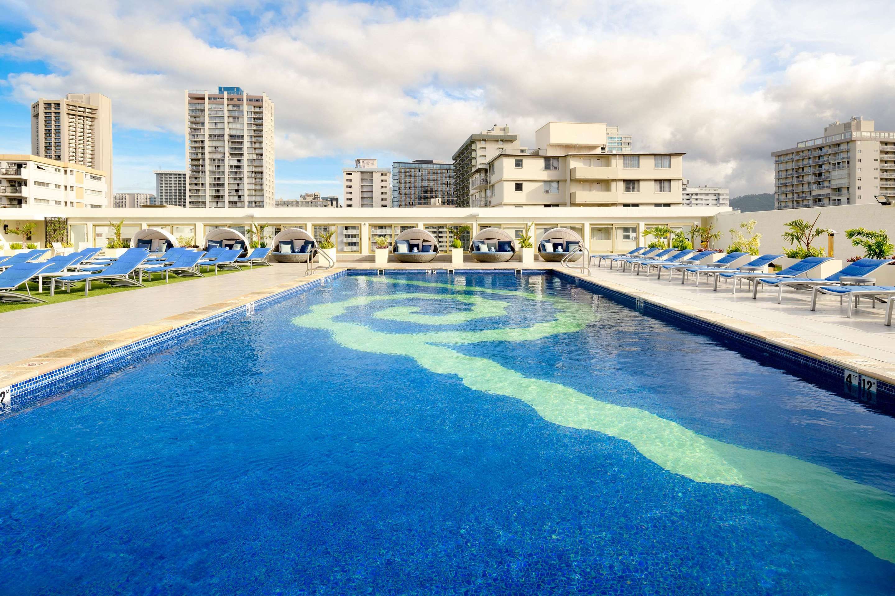 حوض السباحة صورة