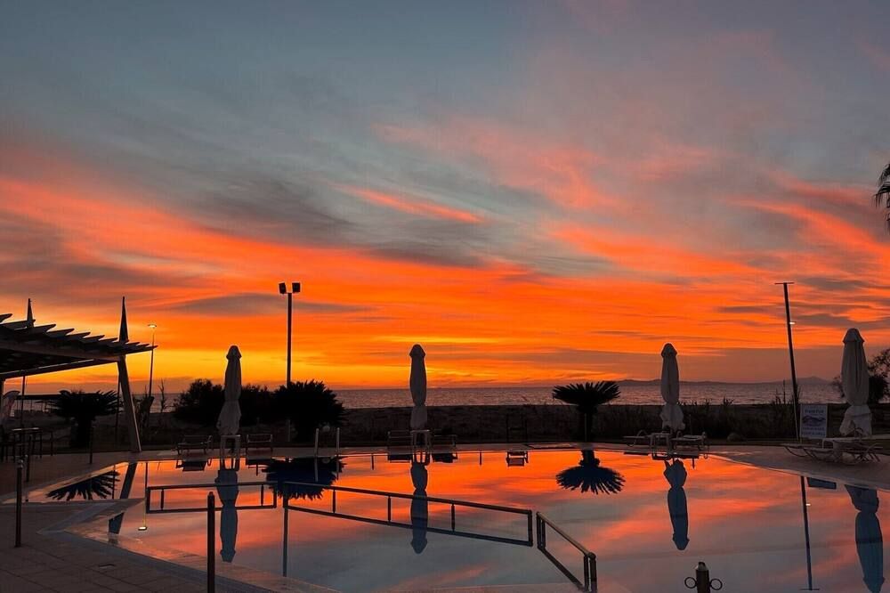 حوض السباحة