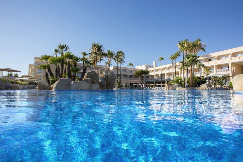 حوض السباحة