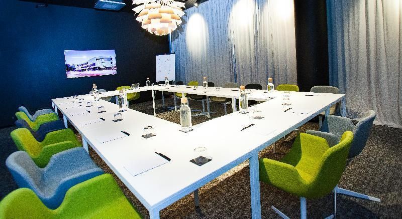 غرفة الاجتماعات