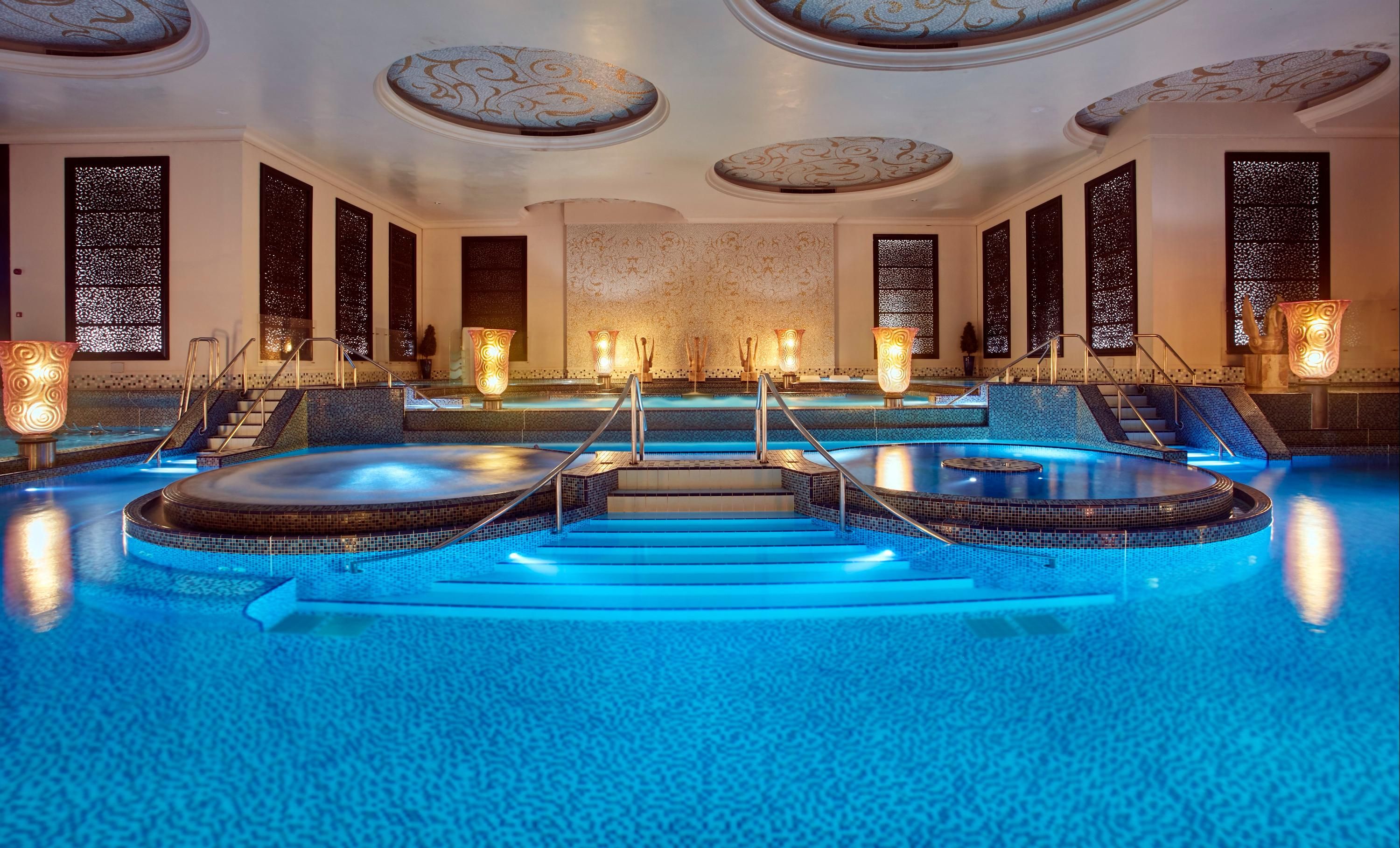 حوض السباحة صورة