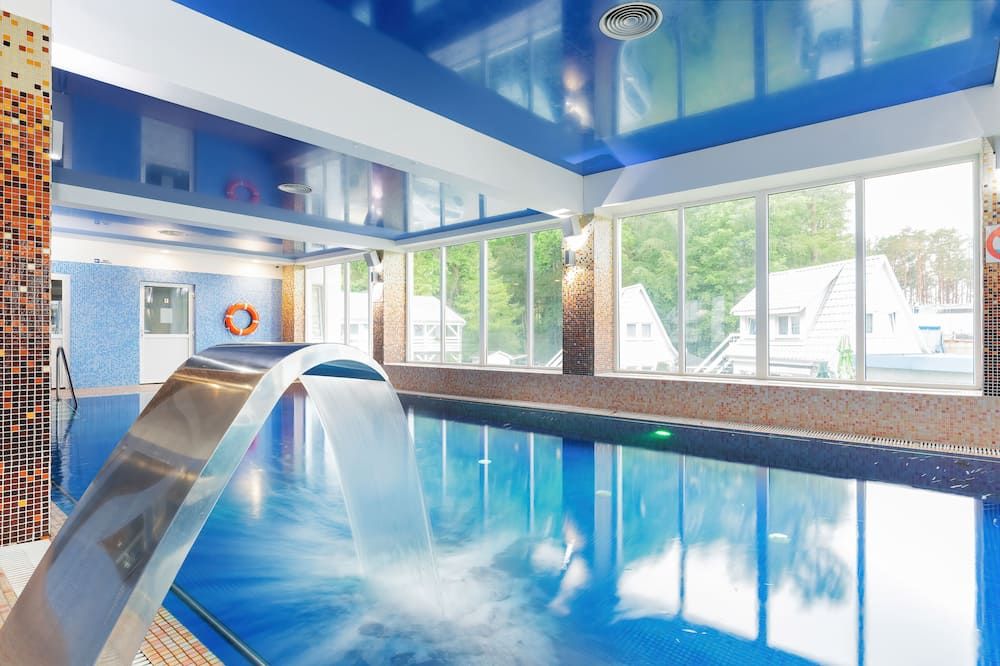 حوض السباحة