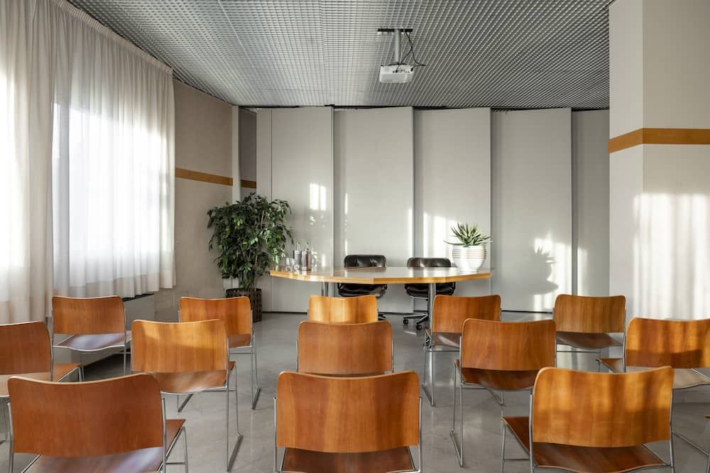 غرفة الاجتماعات