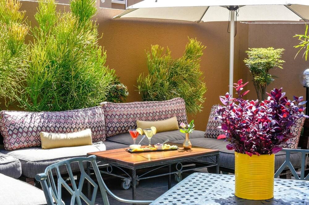 شرفة مرصوفة