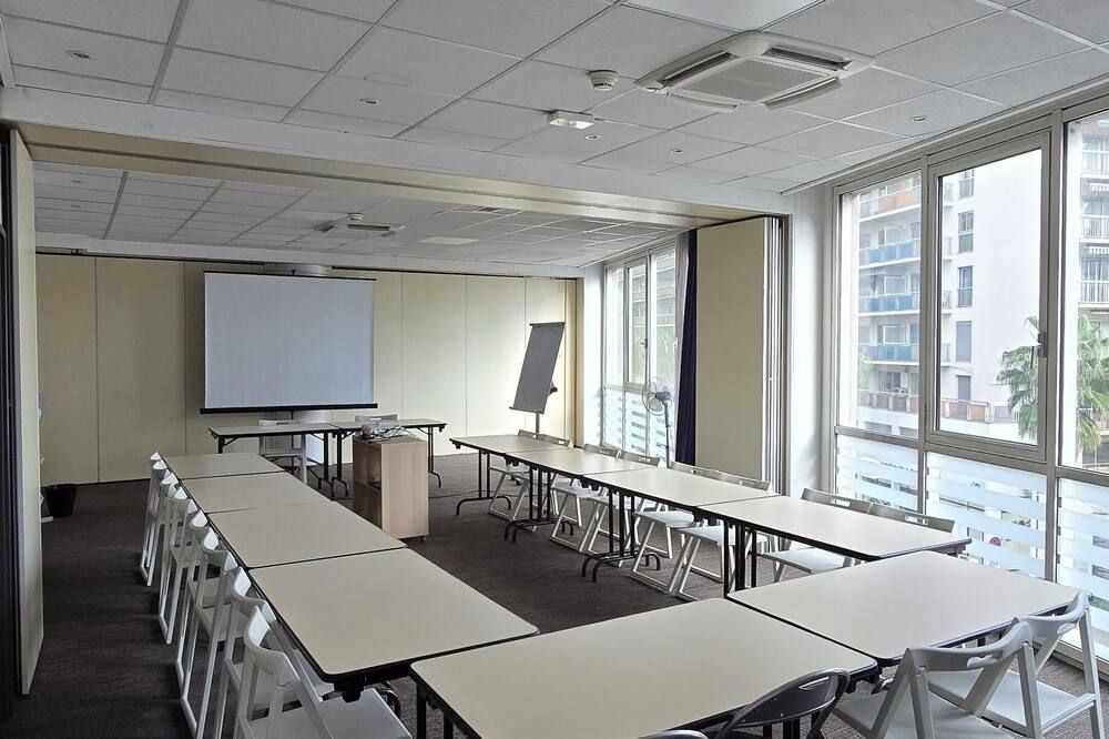 غرفة الاجتماعات