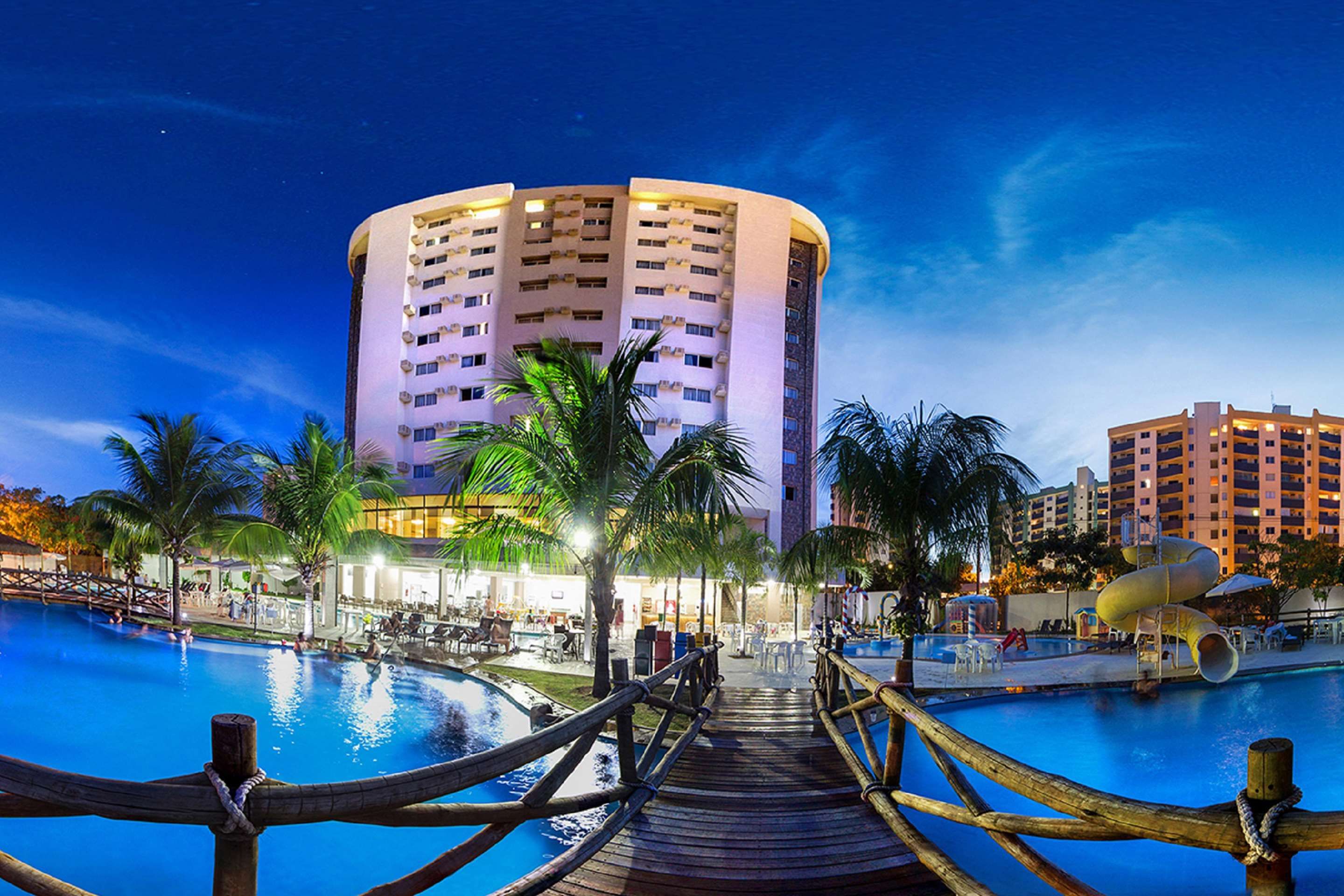 حوض السباحة صورة