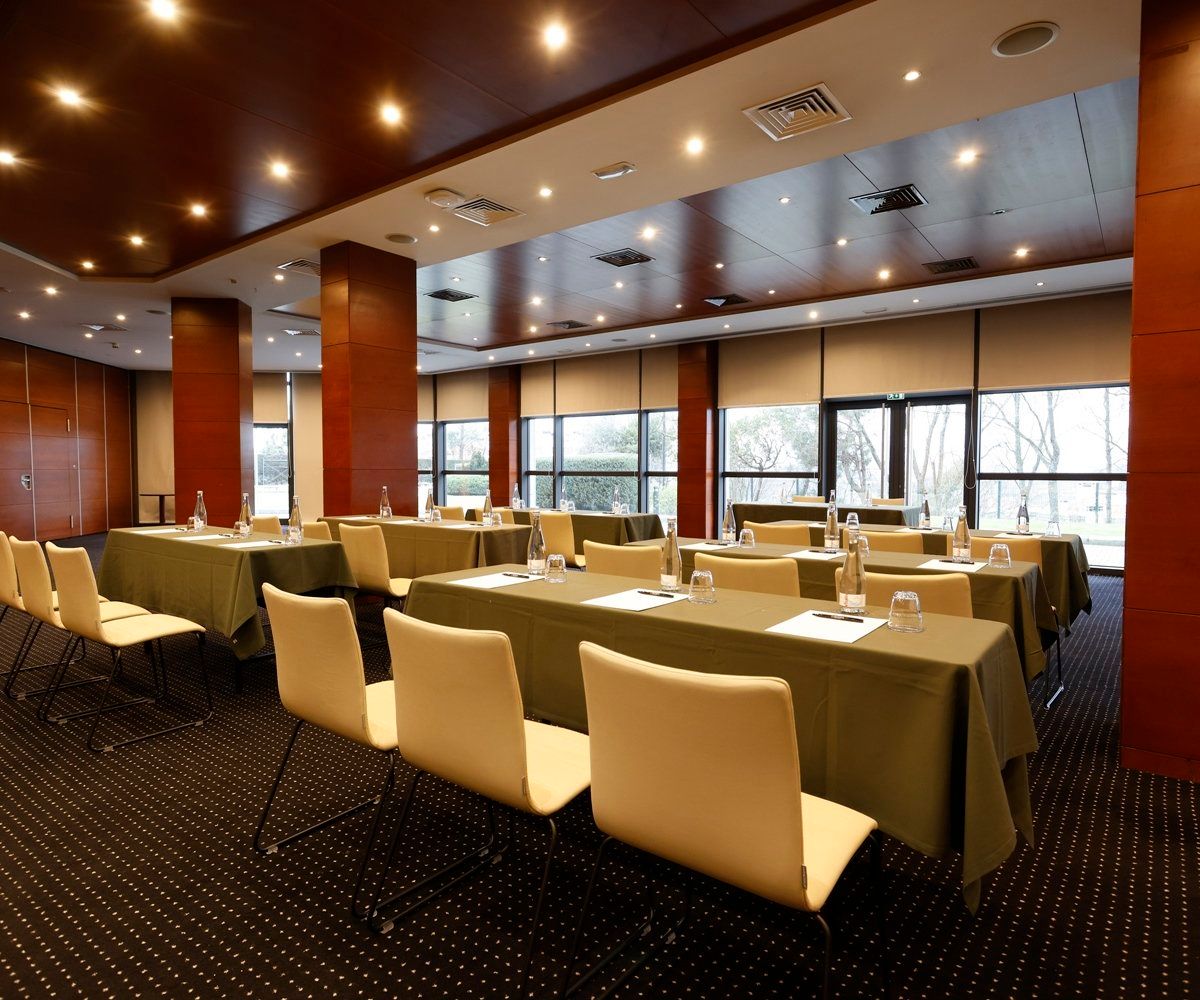 غرفة الاجتماعات