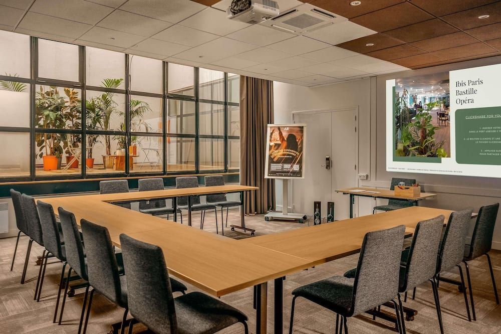 غرفة الاجتماعات