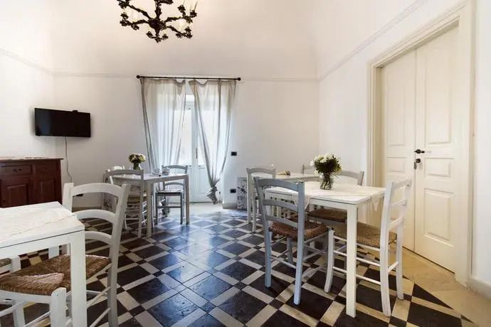 غرفة طعام صورة