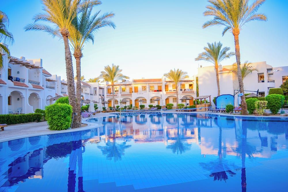 حوض السباحة