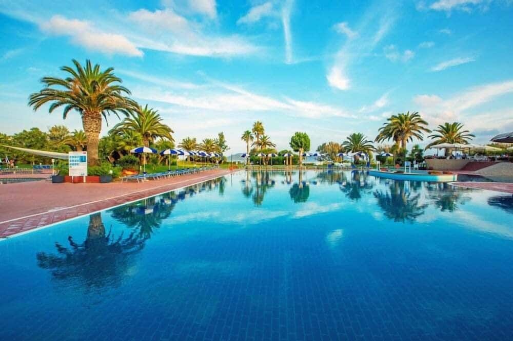 حوض السباحة صورة